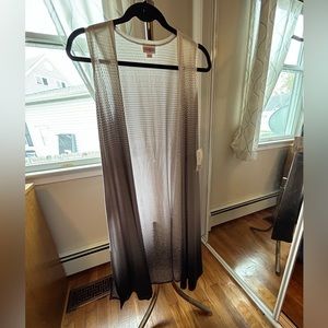 LuLaRoe joy, vest NWT, size extra small side, slits, white gray black